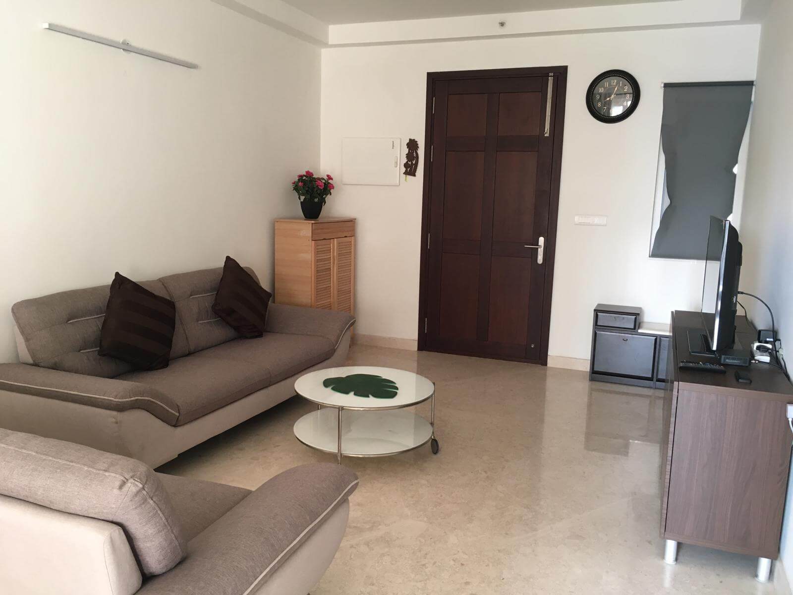 3 BHK, Fully Furnished, 660L Refrigerator, Modular Kitchen, Piped cooking Gas, Washing Machine