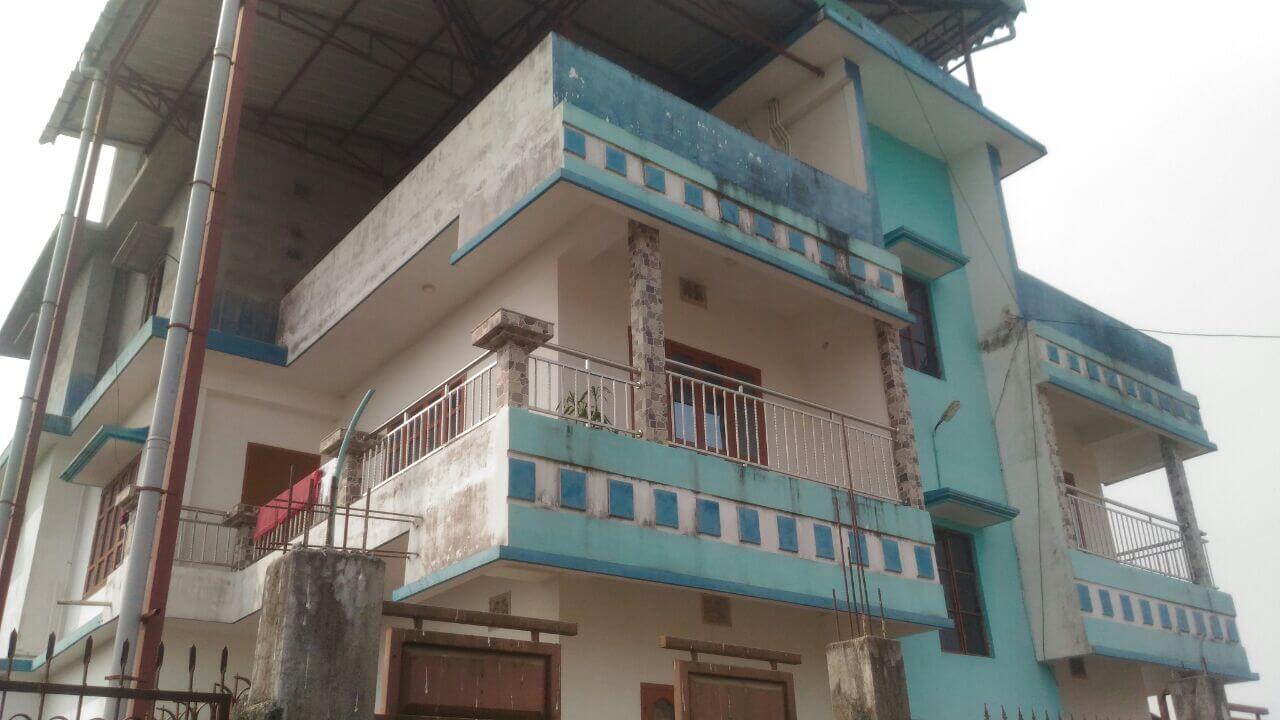  7 bhk villa for sale. Its on the way to Bharat gas godown road. Fully furnished house.