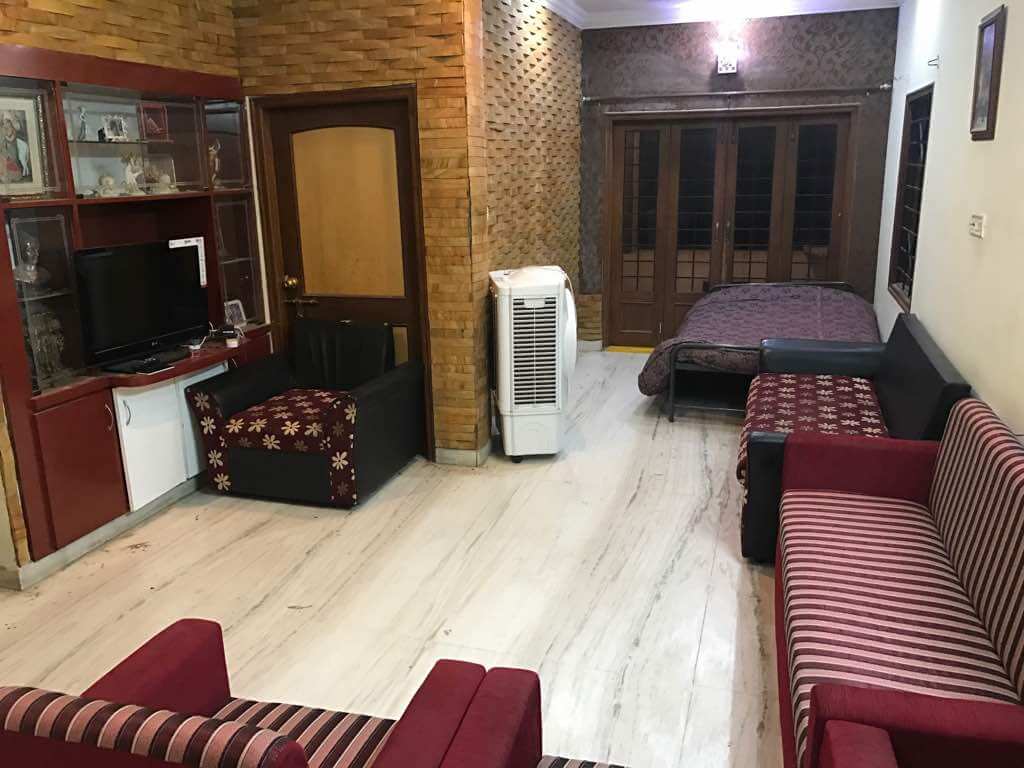 2nd Floor Commercial / Office cum residence semifurnished flat TOLET