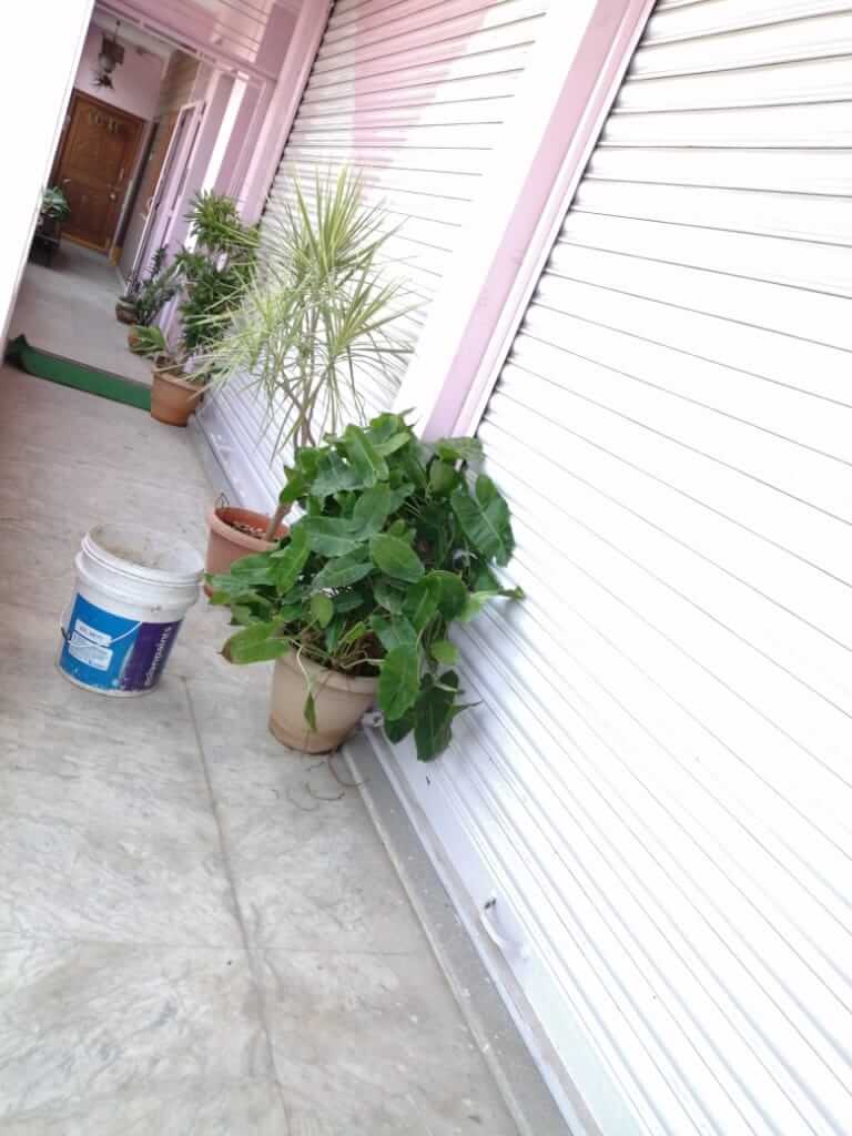  SPACIOUS, SEMI FURNISHED SHOP ON THE MAIN ROAD AVAILABLE FOR RENT!