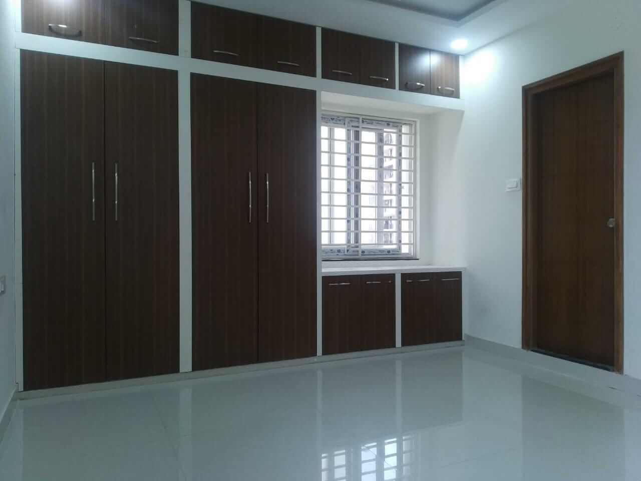3 bhk east facing flat with all basic amenities like water, lift, power back up etc, 1530 sqft on 5th floor