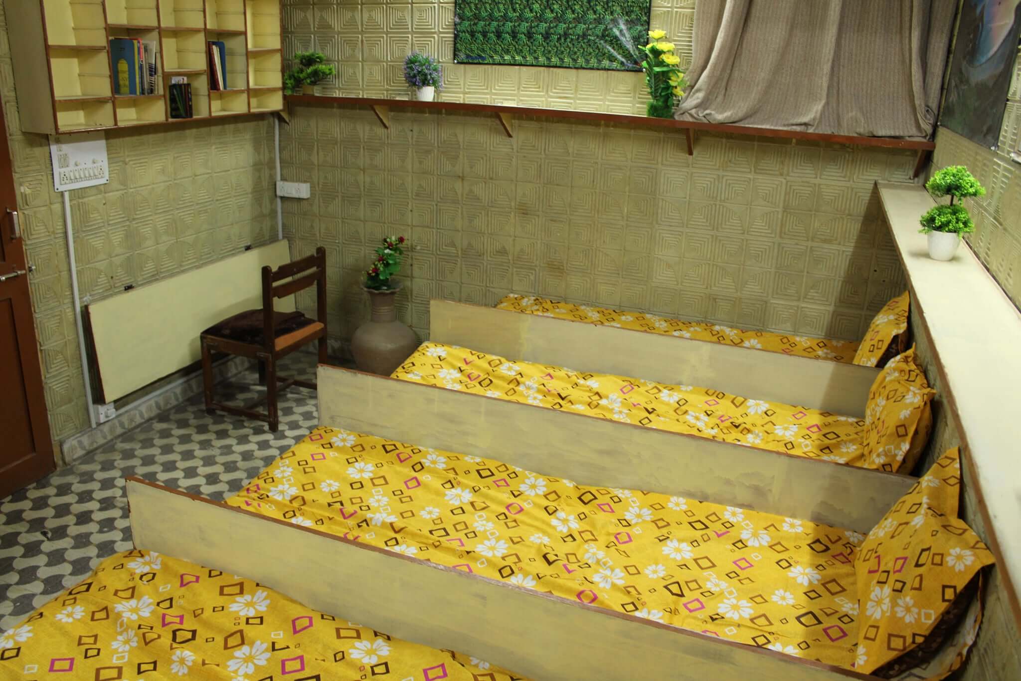 3 BHK Apartment / Flat for Paying Guest 1800 Sq. Feet at Ahmedabad, Paldi